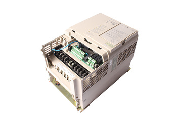 CIMR-L7B4011 YASKAWA VARISPEED L7 SENZA COPERTURA