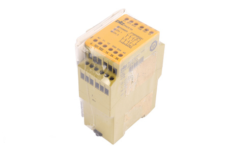 PNOZ X4 120VAC 3N/O 1N/C PILZ 774736 RELE DI SICUREZZA