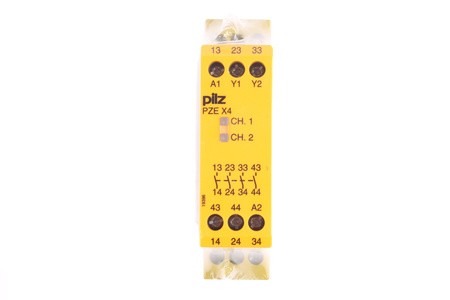 PZE X4 24VDC 4N/O PILZ 774585 IO-LINK SAFETY